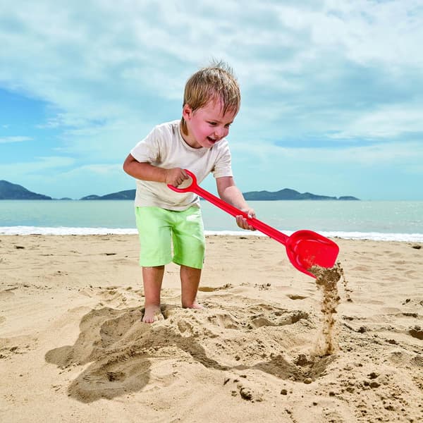 Hape E4076 - Stark Spade, 40 cm, strandleksak/sandleksaker, röd