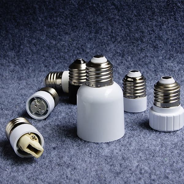E14 til E27 Adapter Konverteringssokkel Brannsikker Plastkonverter Hvit