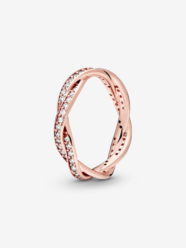 Pandora - Glittrande Ring med Vridna Linjer - 14k roséguldplätering Circumference: 58mm