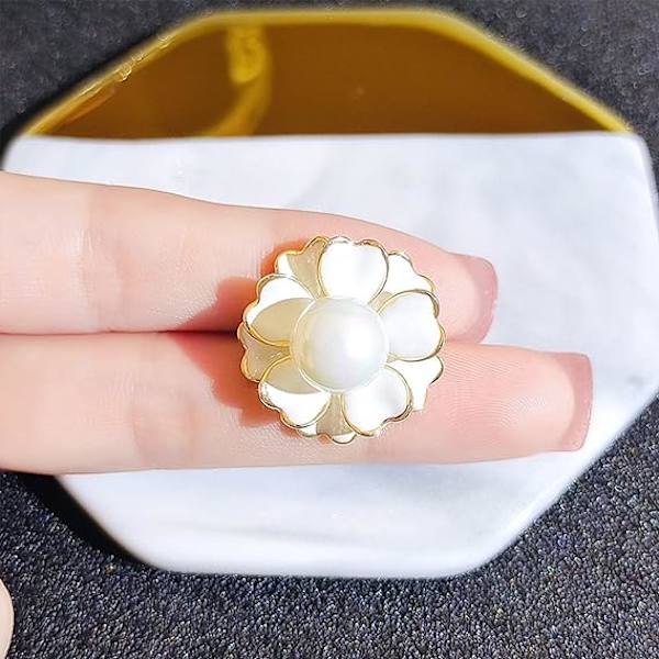 Kvinnors blomma artificiell pärla emalj legering brosch stift vit corsage kläder accessoarer snygg och populär hållbar