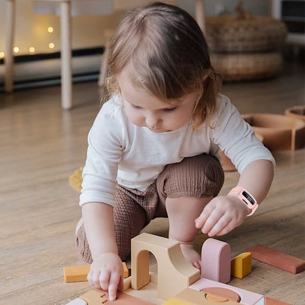 Fitbit Ace 3 -yhteensopivat rannekkeet lapsille, pehmeät silikonista valmistetut vedenpitävät rannekorutarvikkeet, urheilukellon rannekkeen vaihtohihna Fitbit Inspire 2/Ace 3 -laitteisiin Light pink