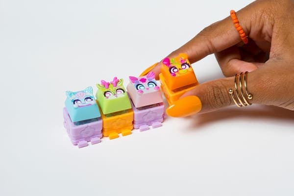 Goliath - CLICKEEZ Multipack Serie 5 Søde Nøglering Klemmelegetøj - Stresslindrende Nøglering Legetøj - Sensorisk ASMR Effekt Legetøj - 30+ Sæt tilfældige 5 stk.