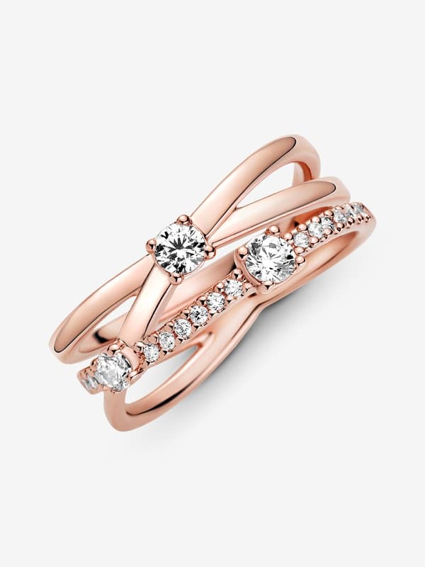 Pandora - Glittrande Ring med Trippelband - 14k roséguldplätering Circumference: 54mm