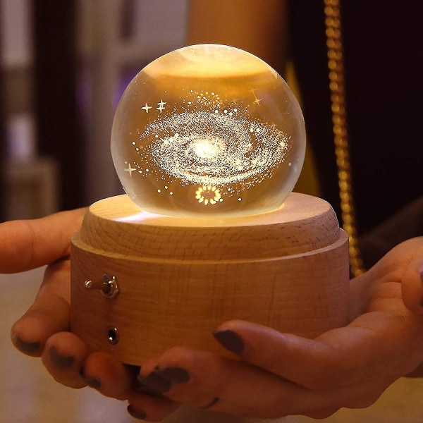 Kristallkula musikdosa, 360 roterande, träbas, glöd på natten med projektion, födelsedagsfest Alla hjärtans dag jul mors dag Galaxie