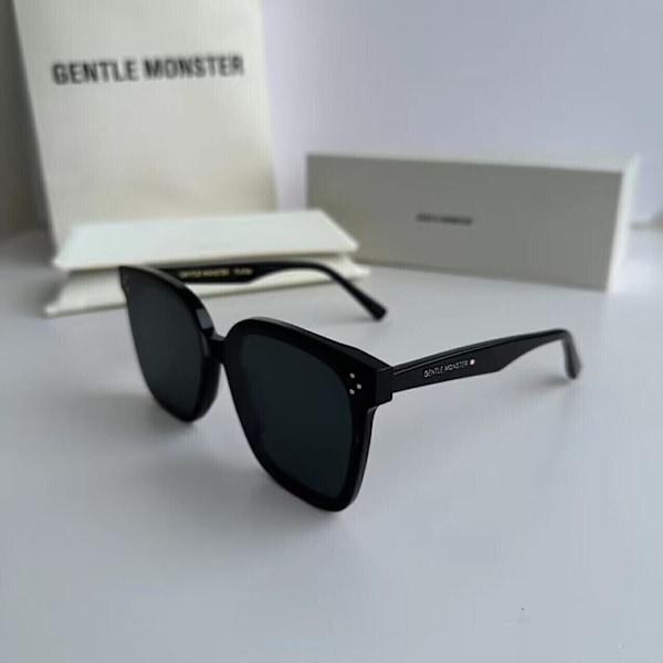 Gentle Monster Her 01 Flatba Unisex Svarte Solbriller Hvit Sett 2022