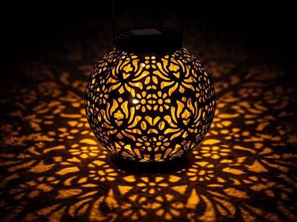 Solar lamp lantern black