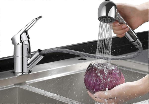 Kitchen Faucet with Pull-Out Spray 360 Swivel Kitchen Mixer with 2 Functions Single Lever Chrome Kitchen Faucet