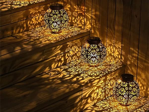 Solar lamp lantern black