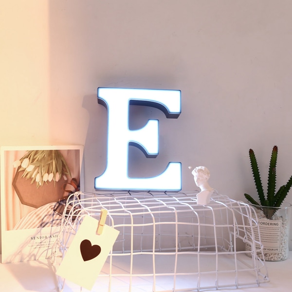 Plast LED 26 Engelska alfabetet Nattlampa Bokstavsform Dekorationsljus för födelsedag Propose Confession