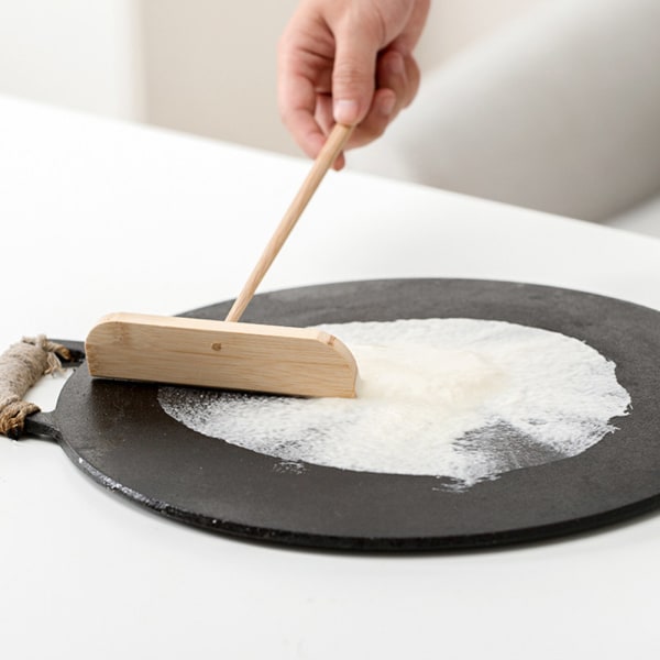 Liten bärbar, tvättbar pannkakskrata i bambu med matlagningsverktyg med långt handtag