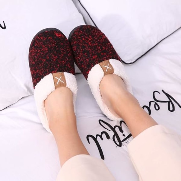 Tøfler for kvinner Memory Foam Komfort Fuzzy Plysjfôr Slip On Hjemmesko Innendørs Utendørs (Rød, 11-12)
