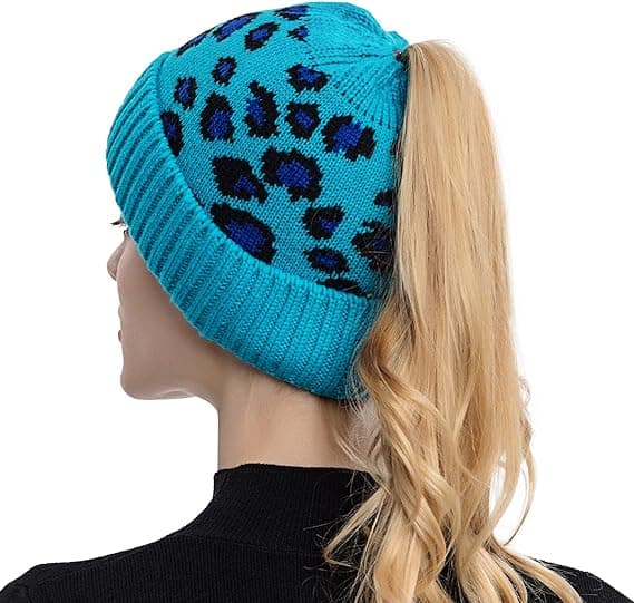 Blød Strikket Messy Bun Hestehalehue Vinterhue til Kvinder Cyan
