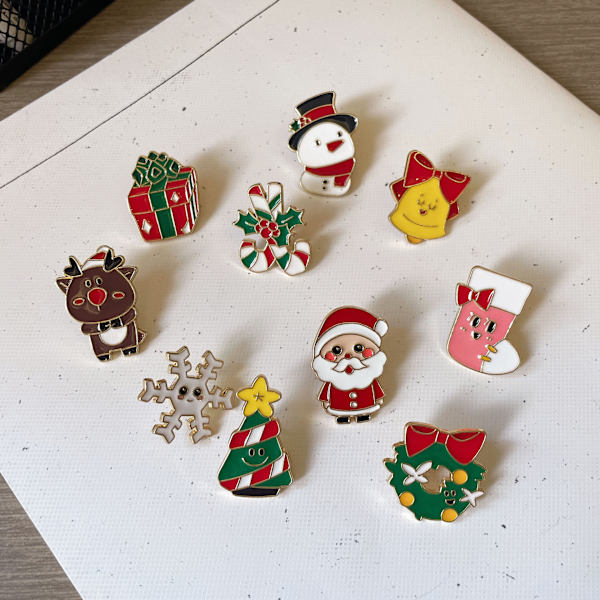 Julbrosch original söt jultomte älgmärke studenter män och kvinnor semester presentväska tillbehör ca 1,5*2,8cm