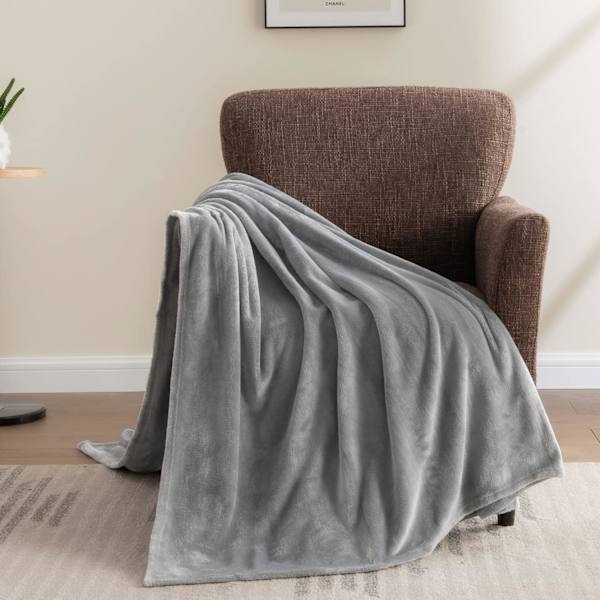 Fleece Tæpper Grå Dobbelt Størrelse Tæpper til Sofa og Seng, Hyggeligt Fuzzy Tæppe, Super Bløde og Varme Letvægtstæpper, 149 x 200 cm