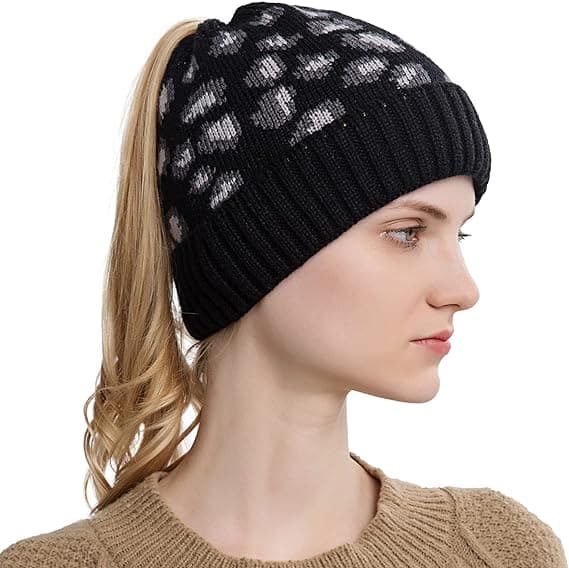 Blød Strikket Messy Bun Hestehalehue Vinterhue til Kvinder Sort