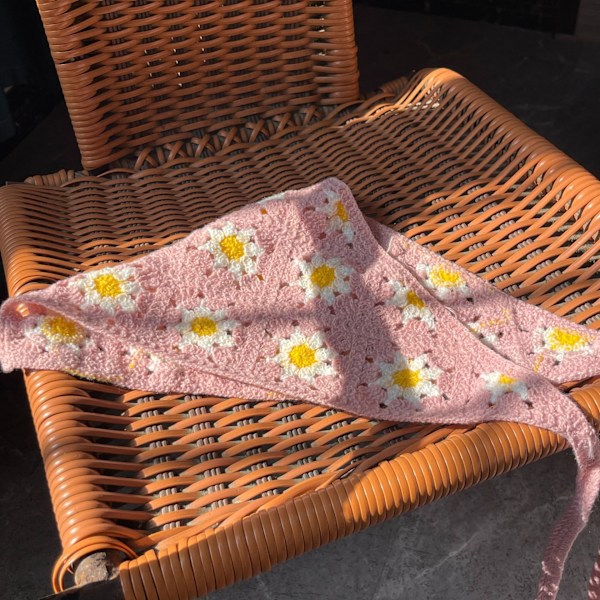 Ranskalainen pastoraalityylinen kolmiohuivi käsintehty virkattu kukka mansikka päähine neulottu panta tytöille pyyhe Rosa tusensköna