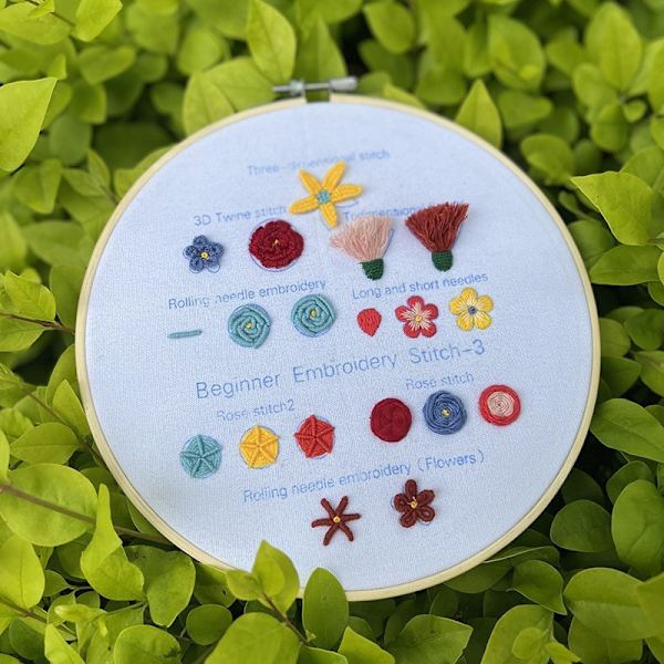 3 uppsättningar broderikit för nybörjare vuxna ， Lär dig olika stygn DIY-kit ， Inkluderar stämplat blommönster, hoop, färgtrådar, verktyg vegetative