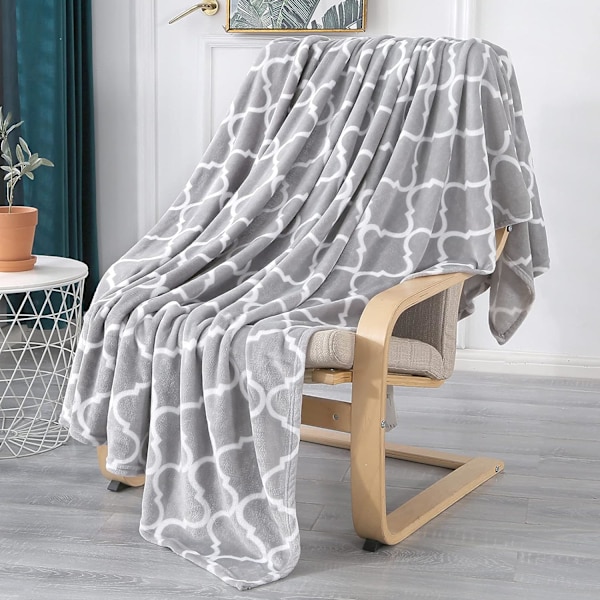 Flannel Fleece Tæppe Twin Size, Super Bløde og Behagelige Plys Tæpper, Letvægts Mikrofiber Tæppe til Sofa Seng, 150 x 200 cm, Marokkansk Grå