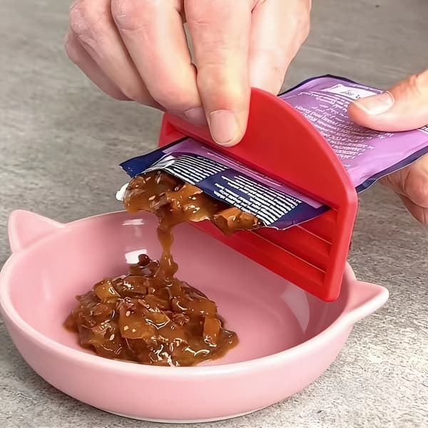 Kattmatsdispenser | Plastskrapa för våtfoder, perfekt för kattungar och huvudmåltider, för användning utan att smutsa ner händerna, batterifri Black