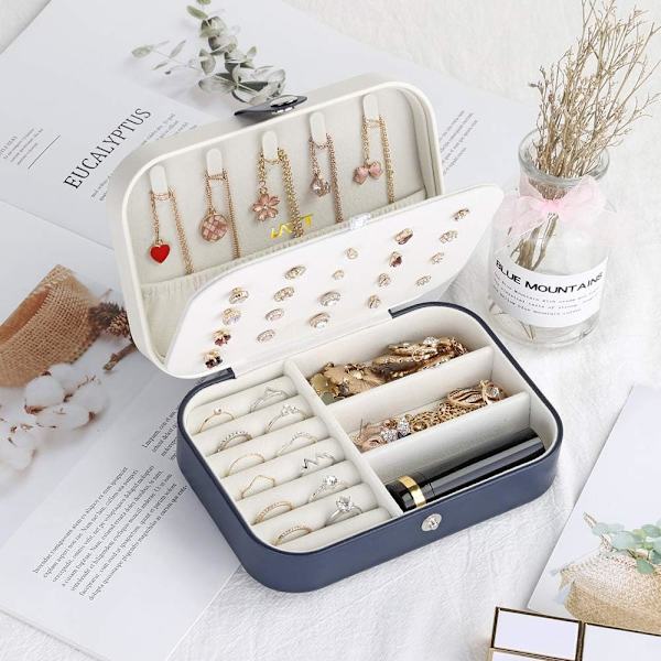 Lille smykkeskrin til kvinder og piger, Mini Bærbar Rejse Smykke Organizer PU Læder Rejse Smykke Organizer Etui Smykkeholder Display Stand til Ri