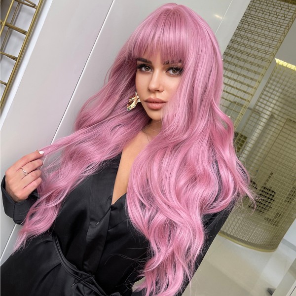 Lång rosa peruk med lugg Naturligt syntetiskt hår Vågigt peruk för kvinna