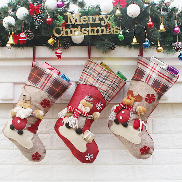 Julstrumpor, 18" set med 3 tomte, snögubbe, renar, 3D plysch julkaraktär med fuskpälsmanschett juldekorationer och festtillbehör