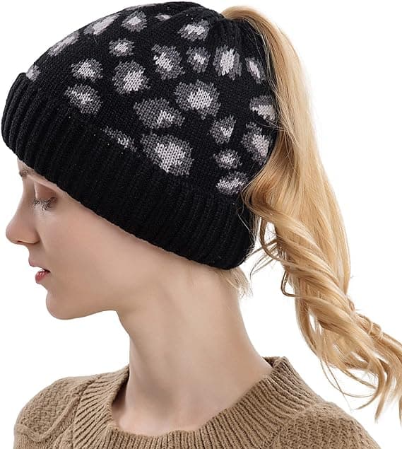 Blød Strikket Messy Bun Hestehalehue Vinterhue til Kvinder Sort