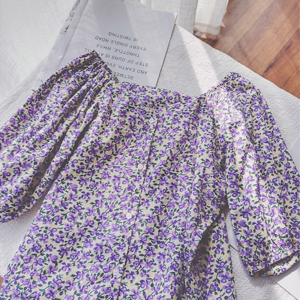 Bluse med blomsterprint, volanger og puffermer for kvinner (Samme størrelse)