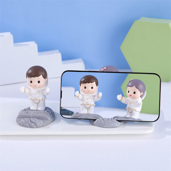 2 Astronaut Mobiltelefonholder Resin Materiale Håndlavede Håndværk Bilpynt Auto Tilbehør Dekoration 8cm