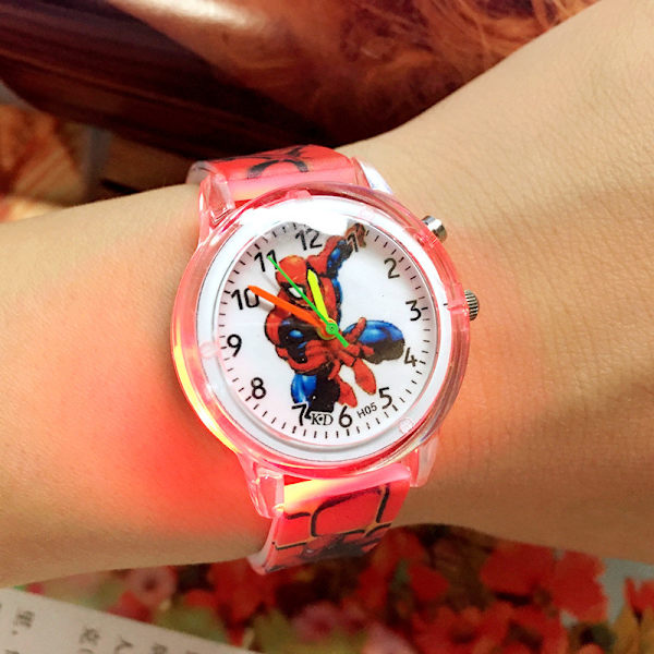 Blinkande ljus Spiderman Watch Barn Pojke Night Luminous Watches