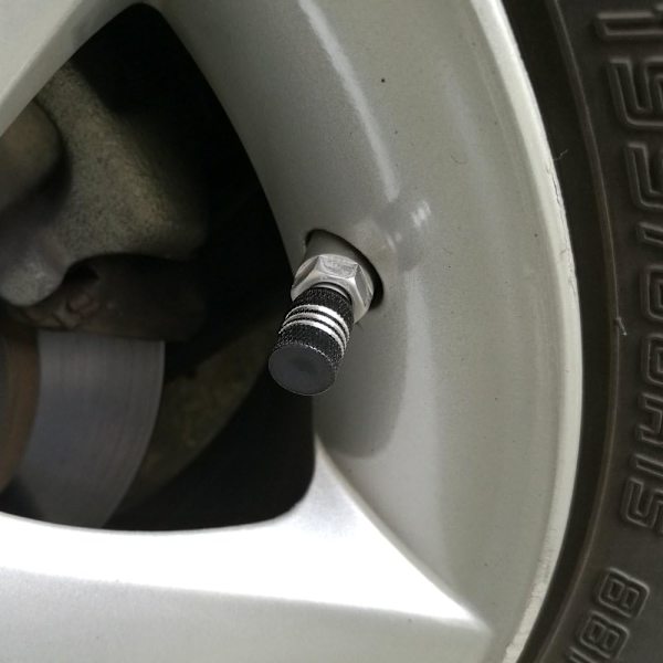5st Silver Dammskydd för bil runt hjul Aluminiumdäck Ventillock Svart