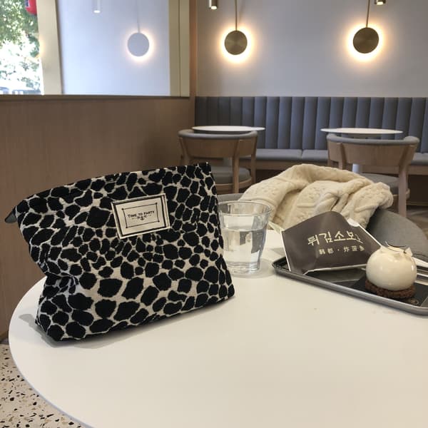 Svart och vit leopardmönstrad necessär canvasväska necessär damhandväska (leopardmönster)