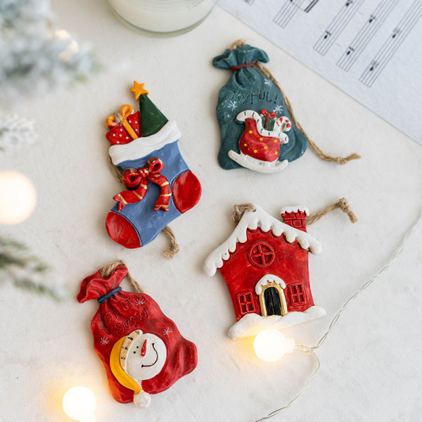 4 stycken julhartshänge julstrumpor presentpåse Hushänge julsnögubbshänge juldekorationer i olika storlekar