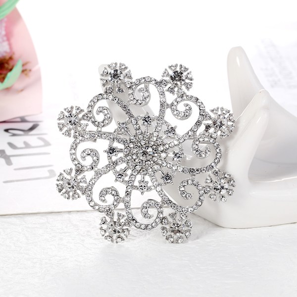 Stor Frozen vintervirvelfest CZ Cubic Zirconia Scarf Statement Christmas Snowflake Broschnål för kvinnor Mässing Silverplatta, 1st