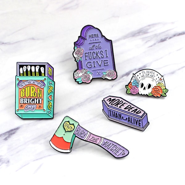 4-pack emaljbroscher Set Magic Hat Lapel Pin Cool Women Accessoar för ryggsäckar Märken Hattar Väskor för Halloween Magic Theme Party
