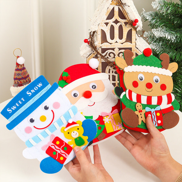 Tre julpåsar för barn Gör-det-själv handgjorda juldekorationer Dagispussel Julklappar varierar i storlek