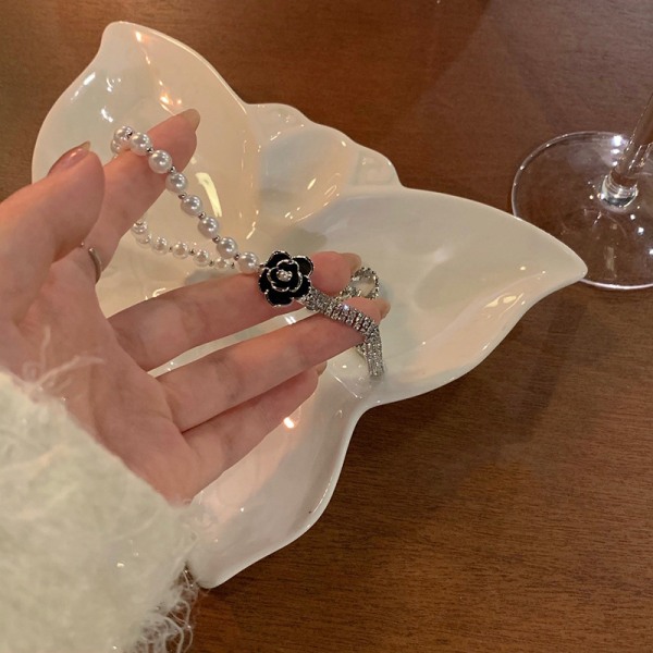 Blommor diamanter pärlhalsband mode temperament design känsla nyckelben kedja plagg tillbehör