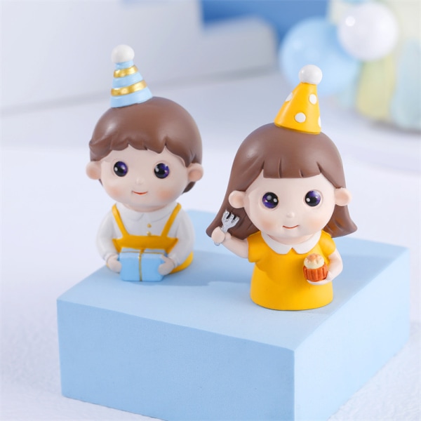 Födelsedagshattar, pojkar och flickor, födelsedagstårta, dekorationer till barnrum, handgjord skrivbordsdocka, 7 cm lång