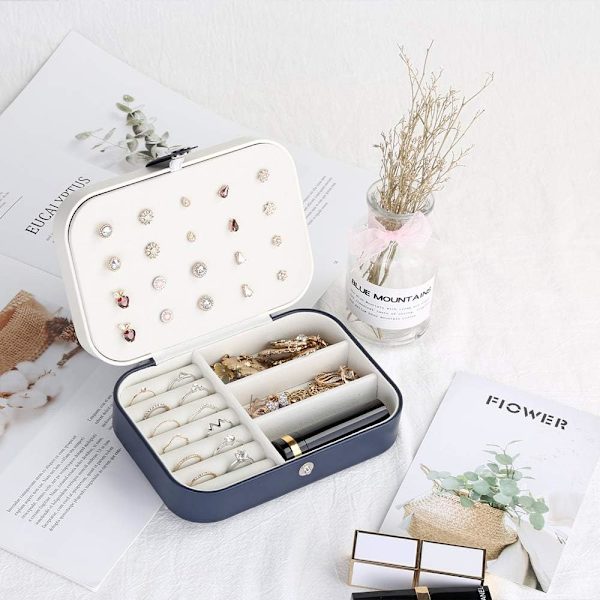Lille smykkeskrin til kvinder og piger, Mini Bærbar Rejse Smykke Organizer PU Læder Rejse Smykke Organizer Etui Smykkeholder Display Stand til Ri