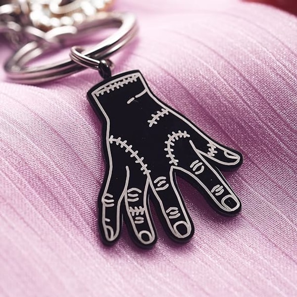 Onsdag Merchandise Nyckelring Wensday Addams Gåvor till BFF Dotter Tonåring Flickor Hjärta Nyckelringar Födelsedagspresent