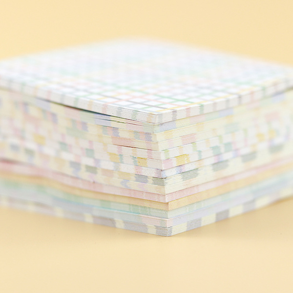 400 satunnaista väriä, aaltoileva ristikkorakenne, raikkaat ja söpöt Post-it -laput, opiskelijan viestimuistiolappu, muistilehtiö