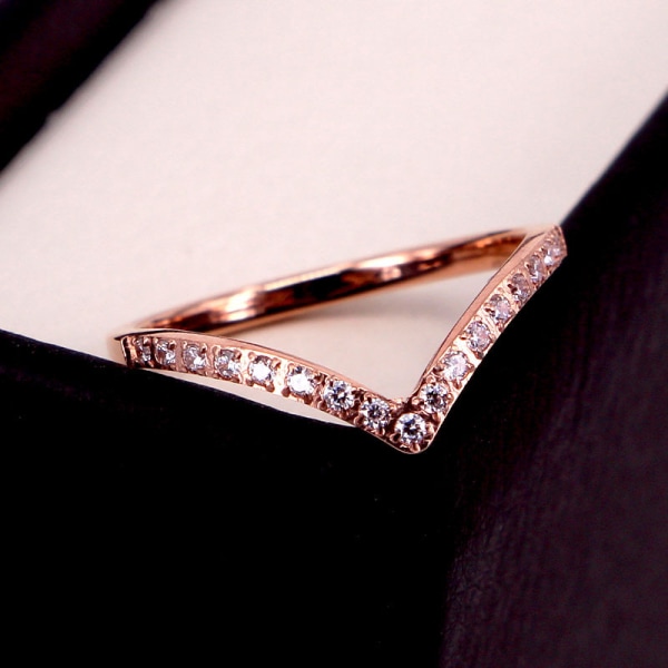 14K guldpläterad glittrande Wishbone 'V'-ring för kvinnor med Cubic Zirconia