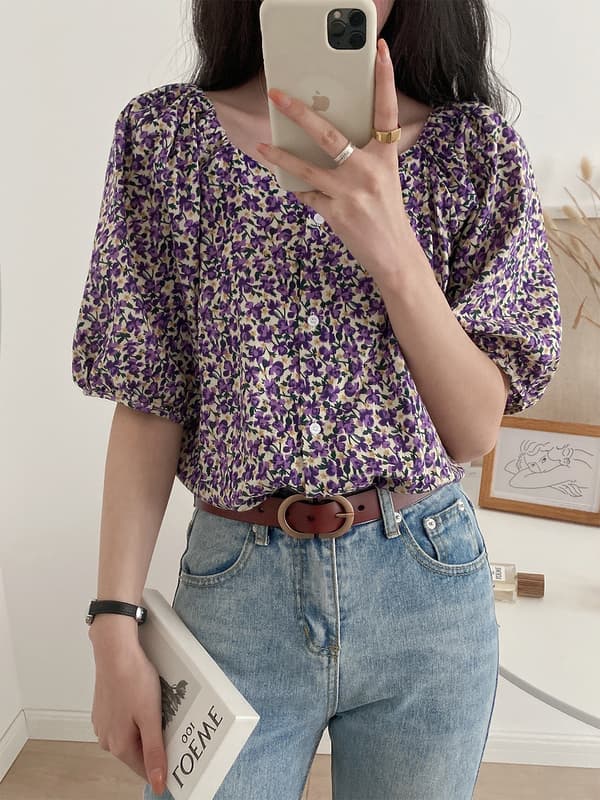 Bluse med blomsterprint, flæser og pufærmer til kvinder (Samme størrelse)