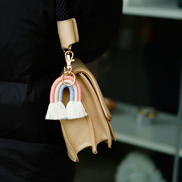 Handvävd tofs Rainbow Key Chain Bag Charm Plånbok Handväska Hänge Dekorationer (lila + färg)