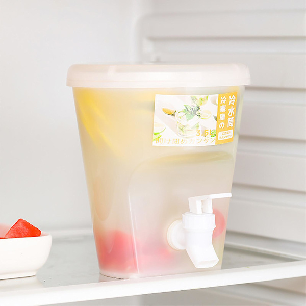 Dryckesautomat i plast med kran, vattenflaska