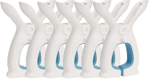 6 st plastklämmor, öronformade strandhandduksklämor blå