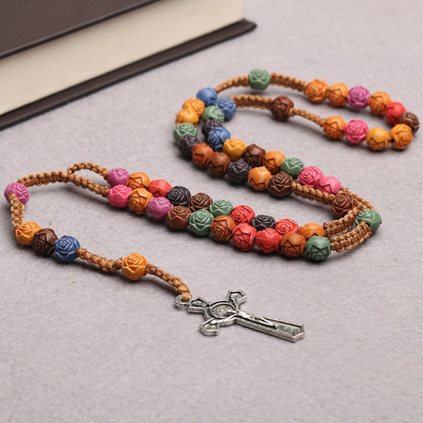 Färgglada kors hänge halsband katolska Jesus Christian bön