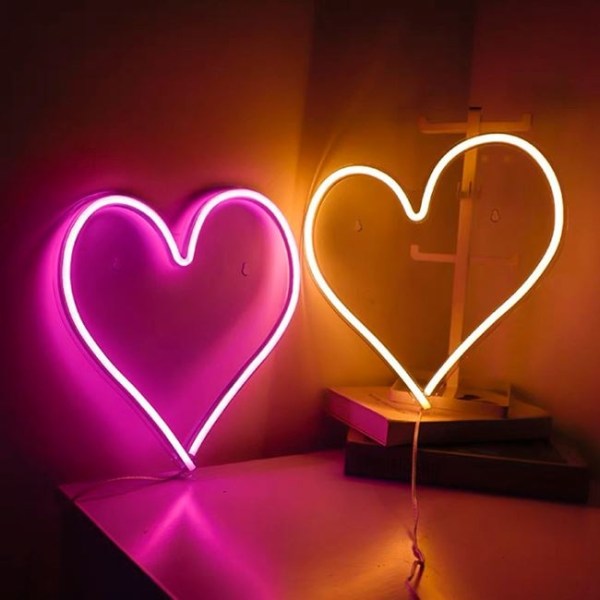 Suuri Neon Heart Night -lamppu. 36,3 cm x 30 cm