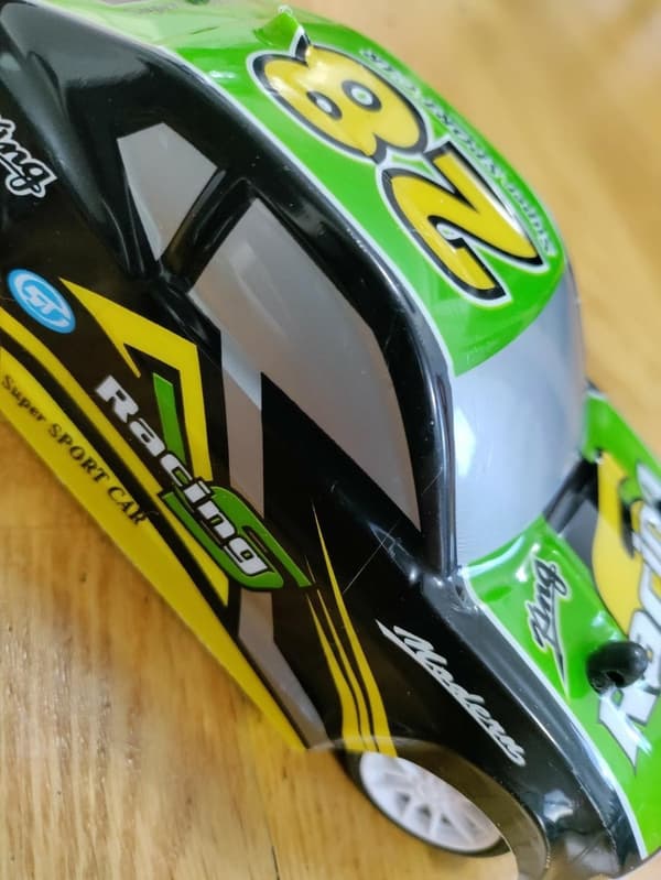 16cm Radiostyrd bil med belysning . Fr 3år
