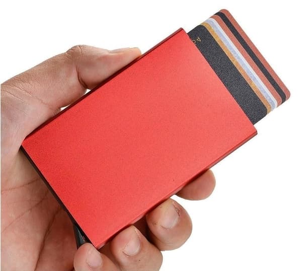 Korthållare med RFID-skydd . Pop-up Röd